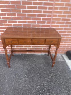 ETHAN ALLEN Heirloom Nutmeg Maple Vanity with Lift Top Mirror. Used in good condition with some cosmetic  blemishes. These blemishes are in the form o