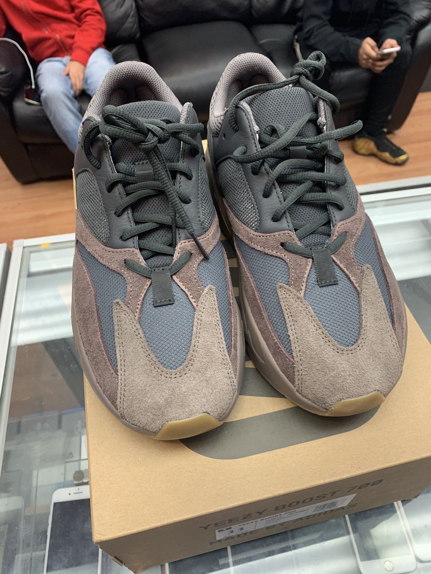 Adidas Yeezy 700 muave size 11 Mint