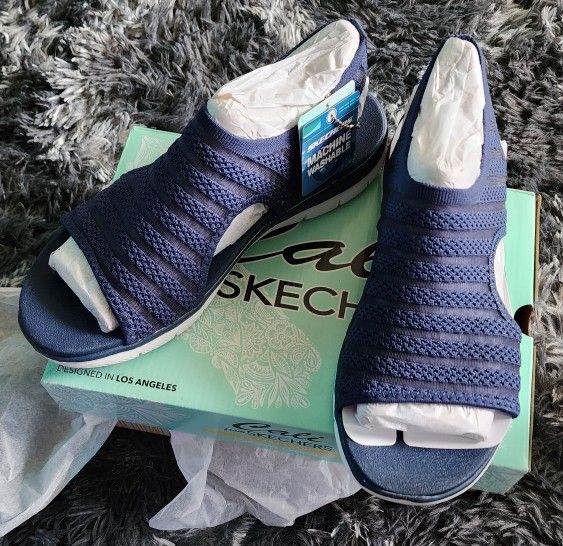 Brand New Womens Cali From Skechers Yoga Foam Navy Sz 10 Sandals