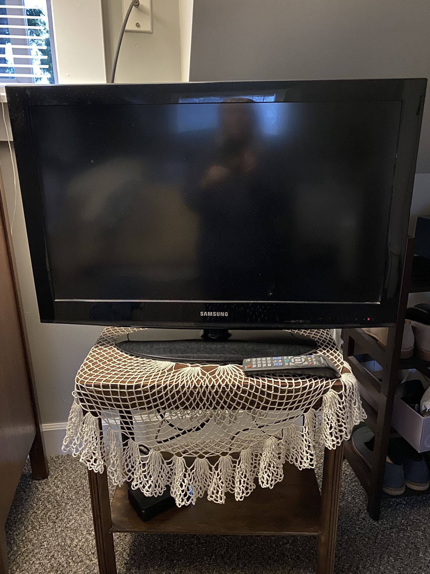 32” Samsung TV w/ Remote