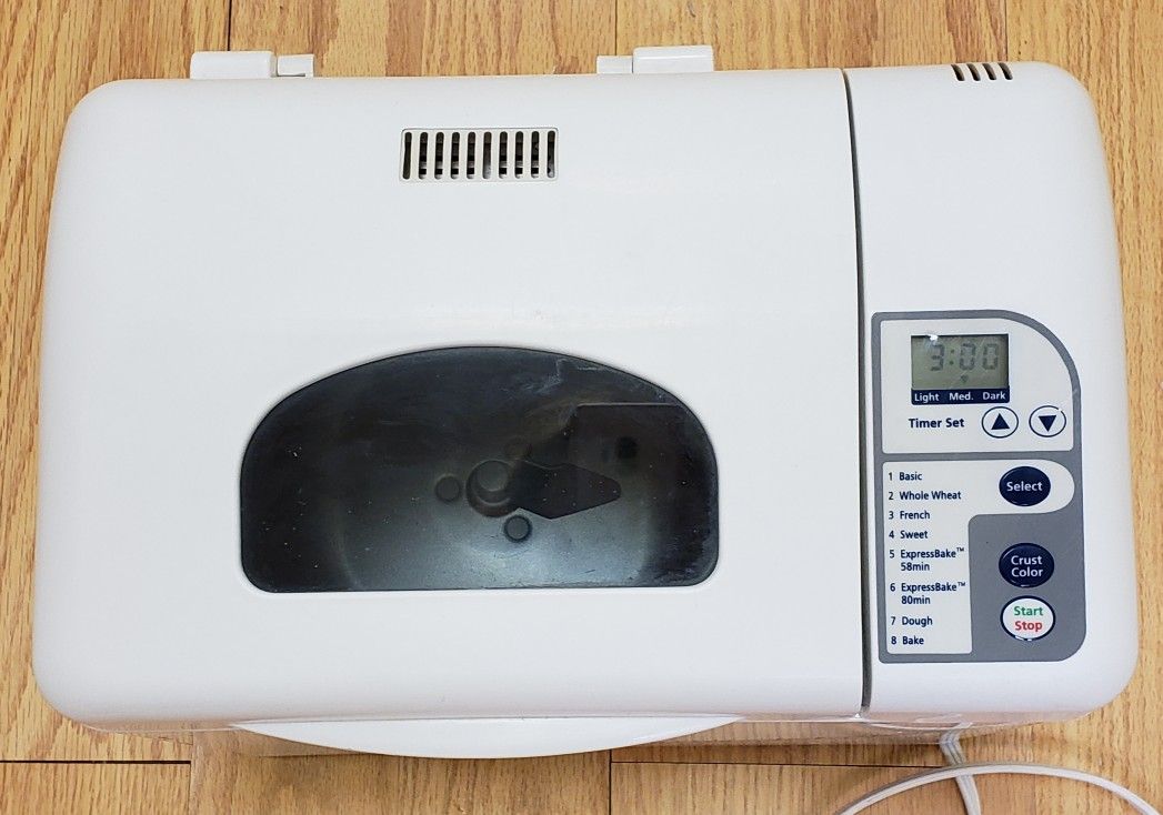 Sunbeam Bread Maker 2 lb. Expressbake Model #5833. Condition is Pre-owned but works perfectly and is in great condition