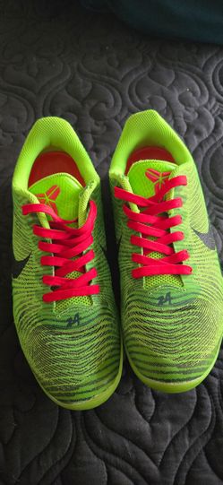 Nike Kobe Mentality grinch  size 8.5