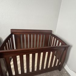 Crib and dresser set