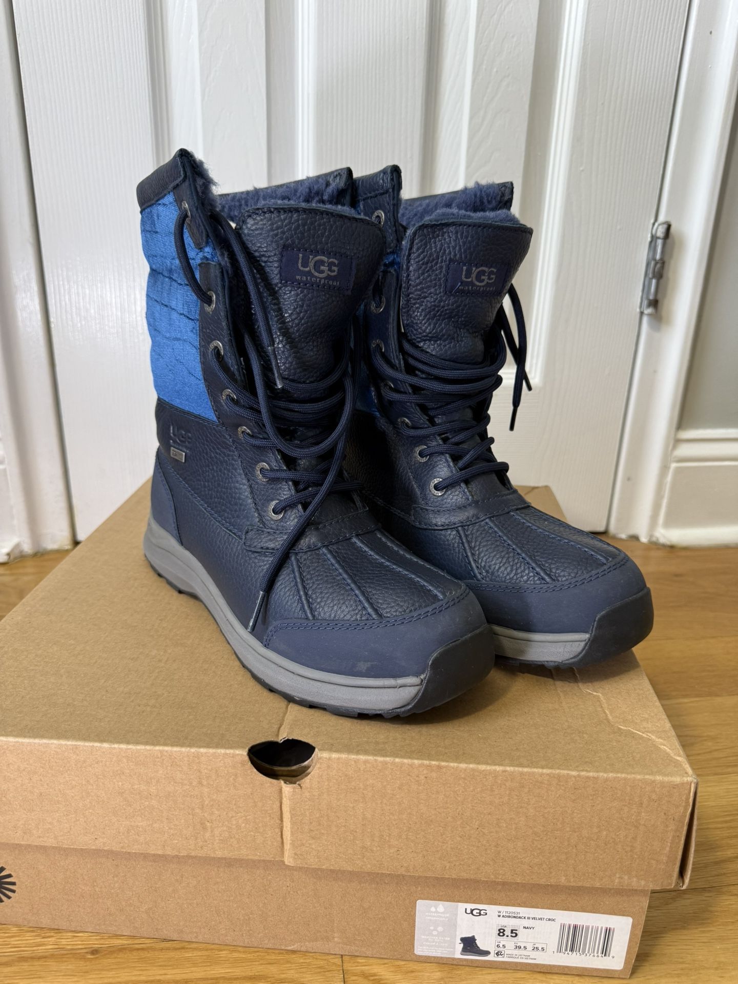 UGG Adirondack III Velvet Croc Navy Leather Fur Boots Womens Size 8.5