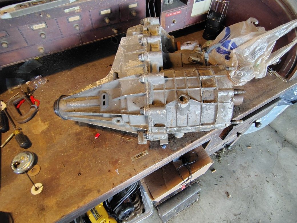 03 SILVERADO 6.0 2500HD transfer Case
