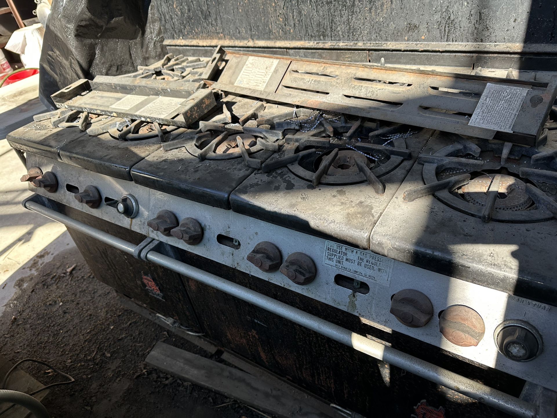 Wolf Stove range 10 Burner Gas