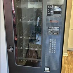 Vending Machine – Great Condition, Fully Functional