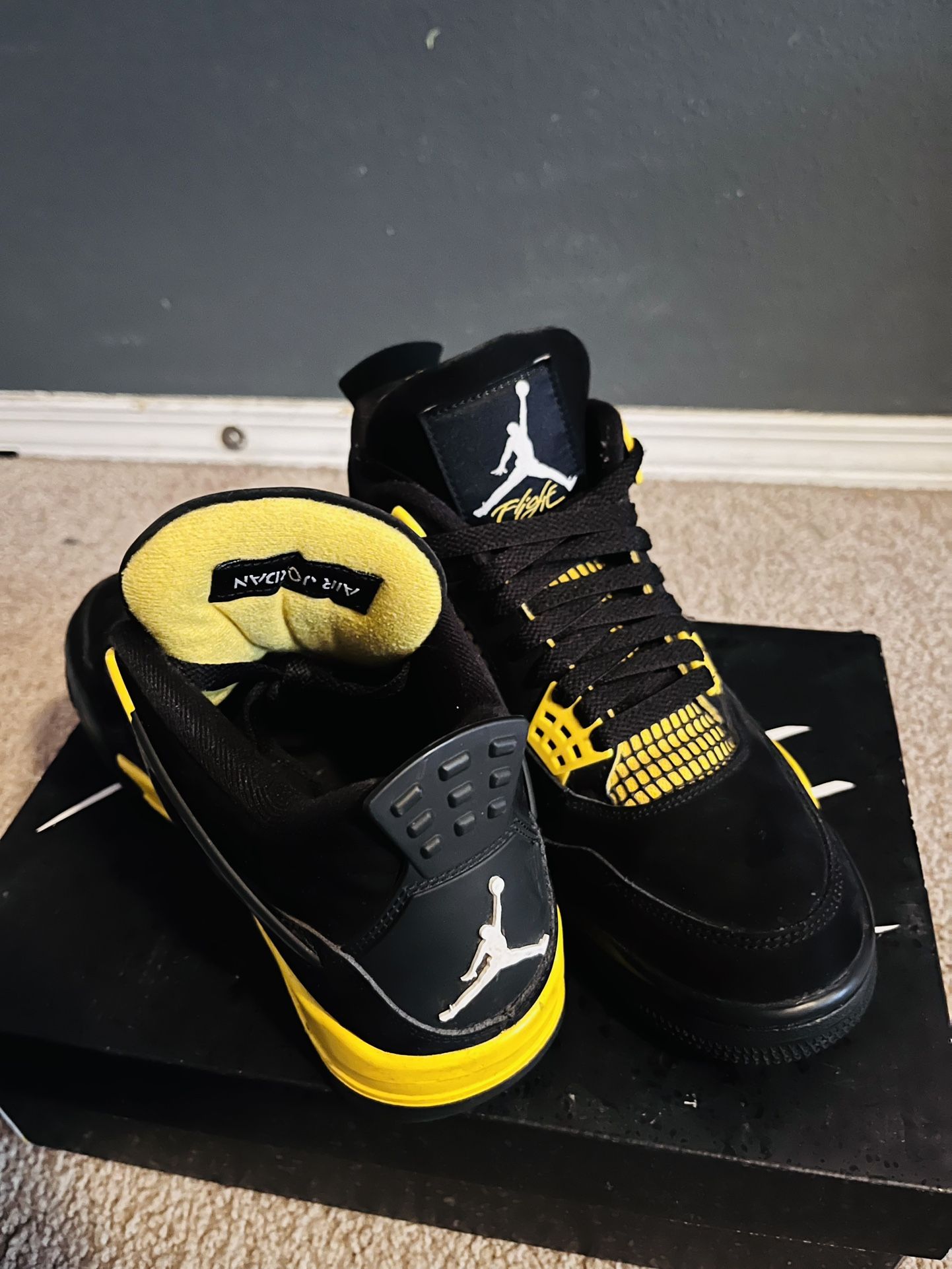 Jordan 4s Retro Thunder