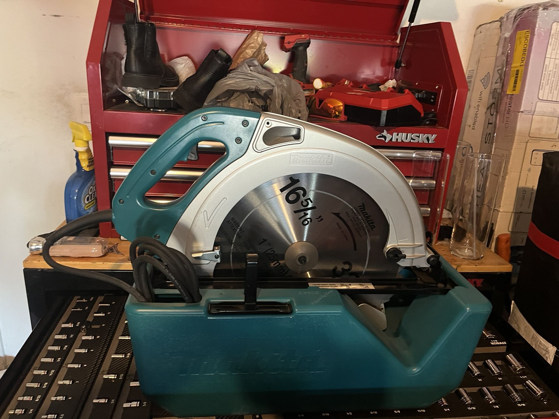 Makita - 15 Amp 16-5/16 in. Corded Circular Saw with 32T Carbide Blade and Rip Fence Makita - 15 Am