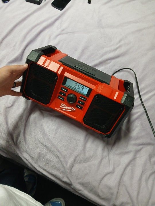 Milwaukee M18 High Performance Am/fm Radio