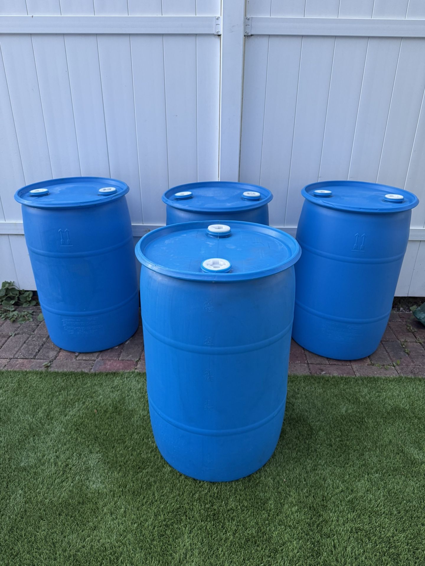 Plastic Drum - 30 Gallon, Closed Top/ Tambor de Plástico de 30 Galones con Tapa Cerrada