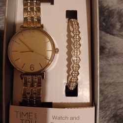 Very Nice Ladies Working Watch And Braclet Set