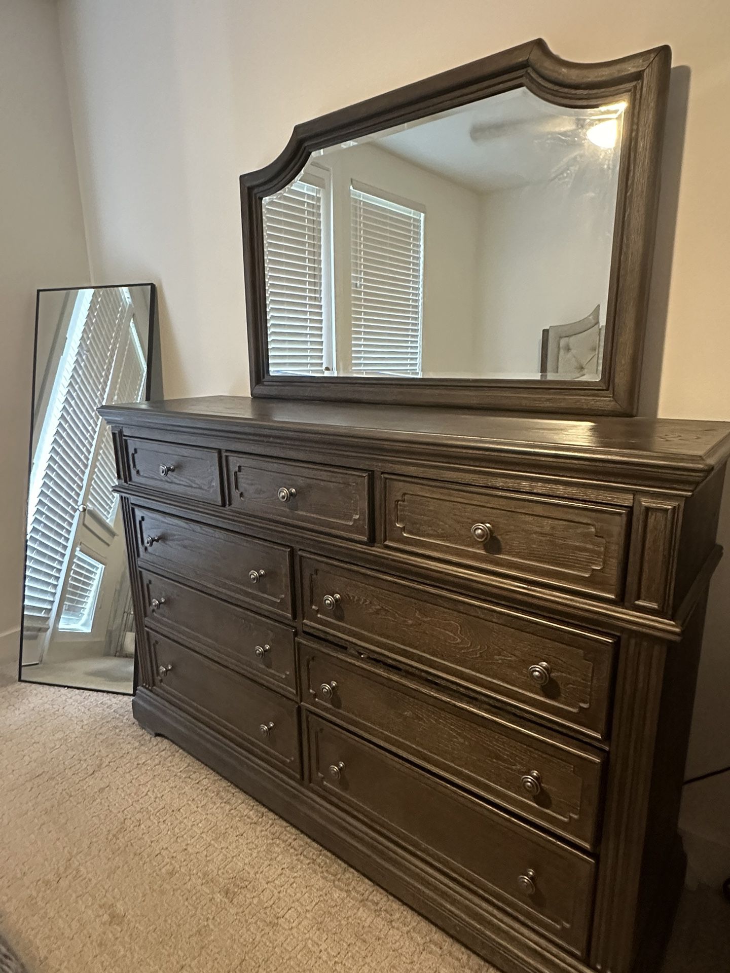 Dresser With mirror 