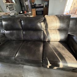 8 Month Old Couch  (2 PIECES) 