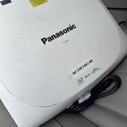 Panasonic Projector  Rz370  250 Shoot Best Offer