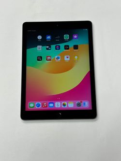 Apple iPad 6 6th Generation  9.7” 32GB Wi-Fi Tablet Space Gray