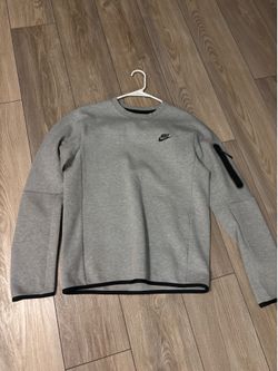 Old gen nike tech sweater