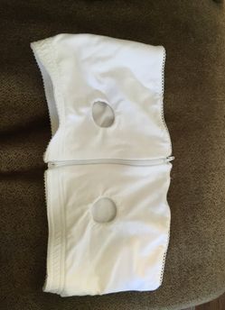 Hands-free pumping bra