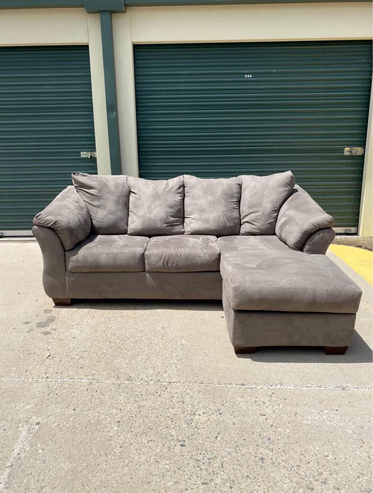 **FREE DELIVERY** Beautiful Modern Grey L Shaped Couch