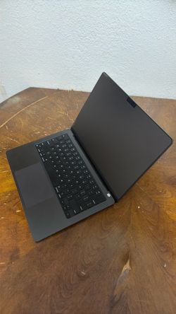 M4 MacBook Pro, 14 inch, 16GB memory, 512GB of storage