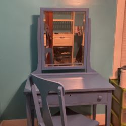 Vanity Table With Mirror 