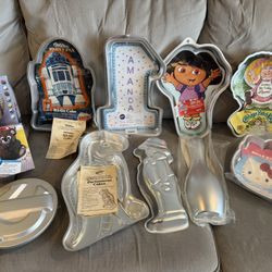 11 Wilton Cake Pans