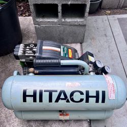 Compressor Hitachi EC89 1.3 Run HP Max 135 PSI 4 Gal 
