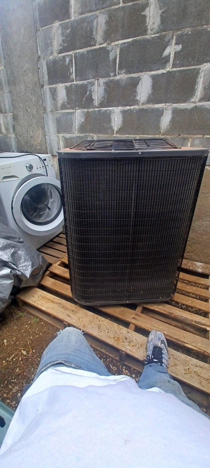 A c central air conditioner