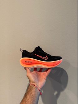 Women Nike Vomero Plus - Size 6.5 - NEW
