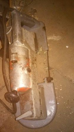 Portable electric band saw