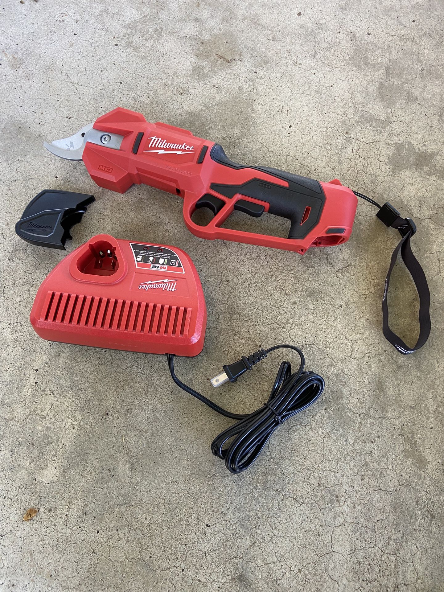 Milwaukee 12 V Pruner