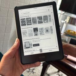 Kindle Paperwhite 11th Gen (8GB) + Case – Like New – Pickup Today