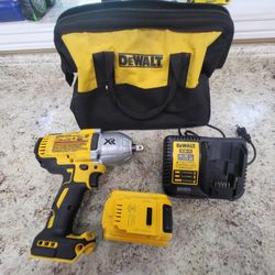 Dewalt Dcf899 Brushless 3 Speed Impact With Battery. Charger And Bag