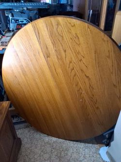 Wood round Table 2 pieces to make table bigger, 2 leg stand.