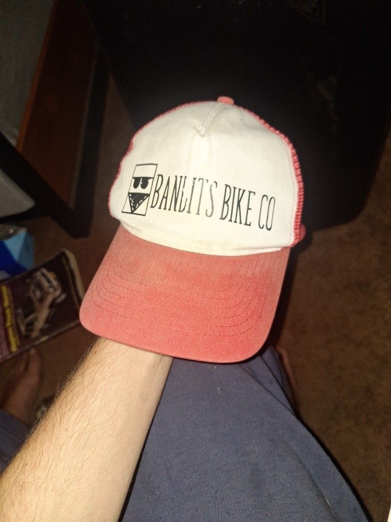 Mega Cap (RN 129231) "Bandits Bike Co"