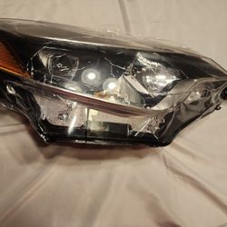 14-16 Toyota Corolla passenger left side new headlight. Faro Izquierdo Corolla 2014 2015 2016 