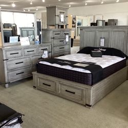 Russelyn 4pc Queen Storage Bedroom set