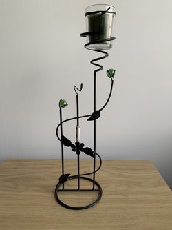 Wire candle holder