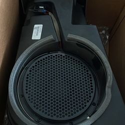 2010-2017 GM oem subwoofer. Chevrolet Equinox/GMC Terrain