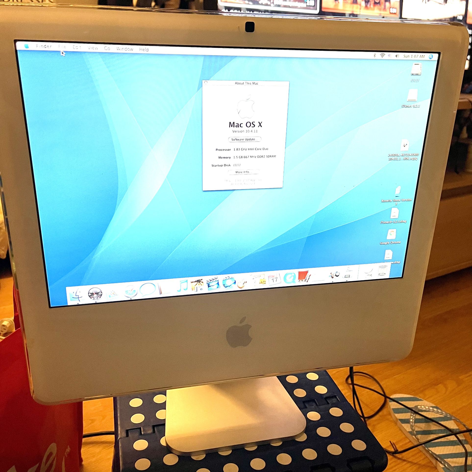 Apple iMac ALL IN ONE Desktop Computer Mac OS X 1.83GHz Intel Core Duo  Memory 150G  NEEDS OSX REINSTALLATION TO COMPLETE FACTORY RESET, RUNS SAFARI B