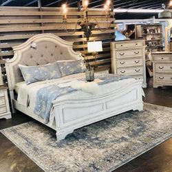 Realyn Chipped White King, Queen, Twin, Full Bedroom Set 