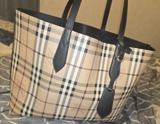 Burberry Reversible Tote Medium 