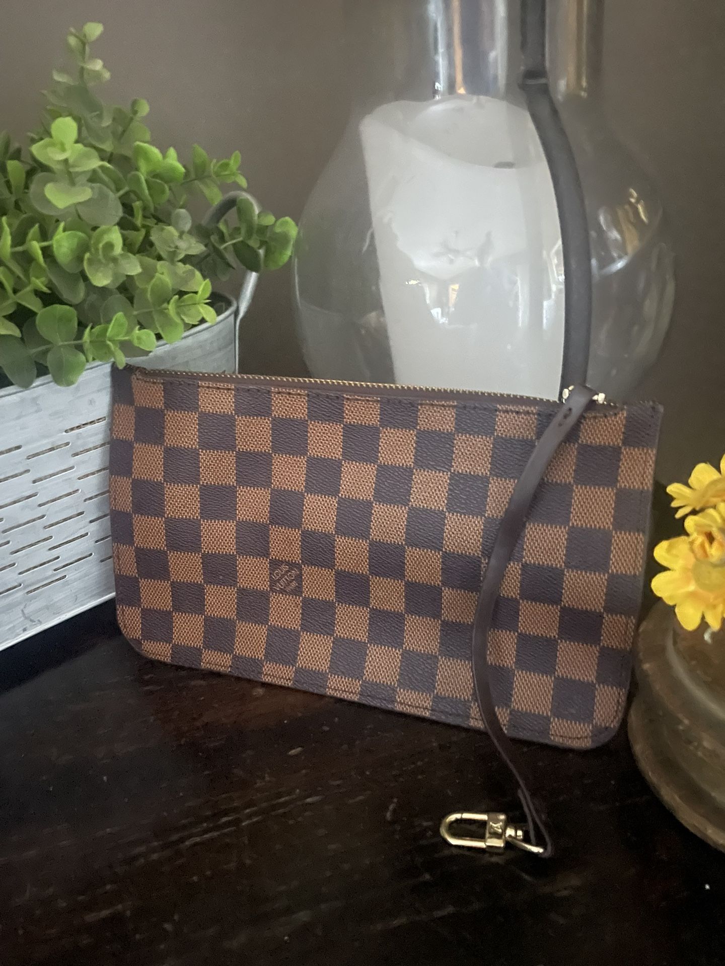 Brown pochette/wristlet 