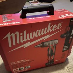 Milwaukee M12 ProPEX Expansion Tool Kit