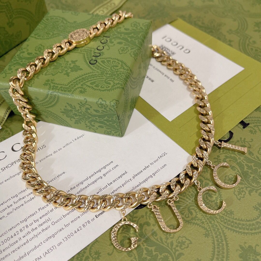 A domineering necklace