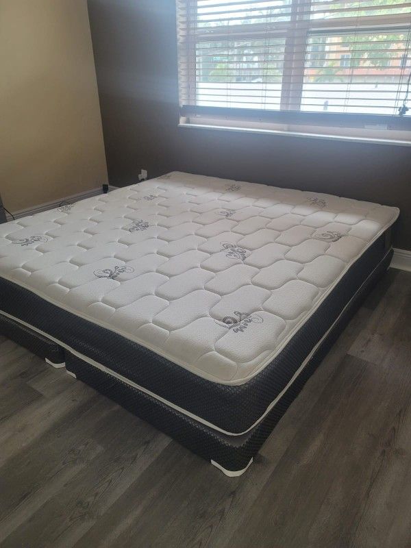NEW KING SIZE MATTRESS and BOX SPRING. Bed frame not included π