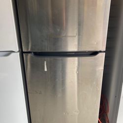 Frigidaire Refrigerator 