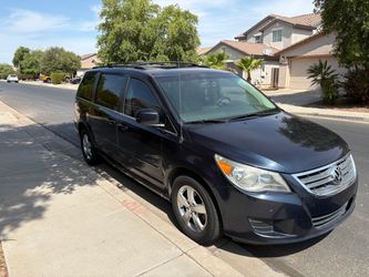 2009 VW Routan Mini Van