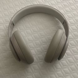 Beats Studio Pro
