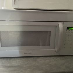 Frigidaire Microwave 